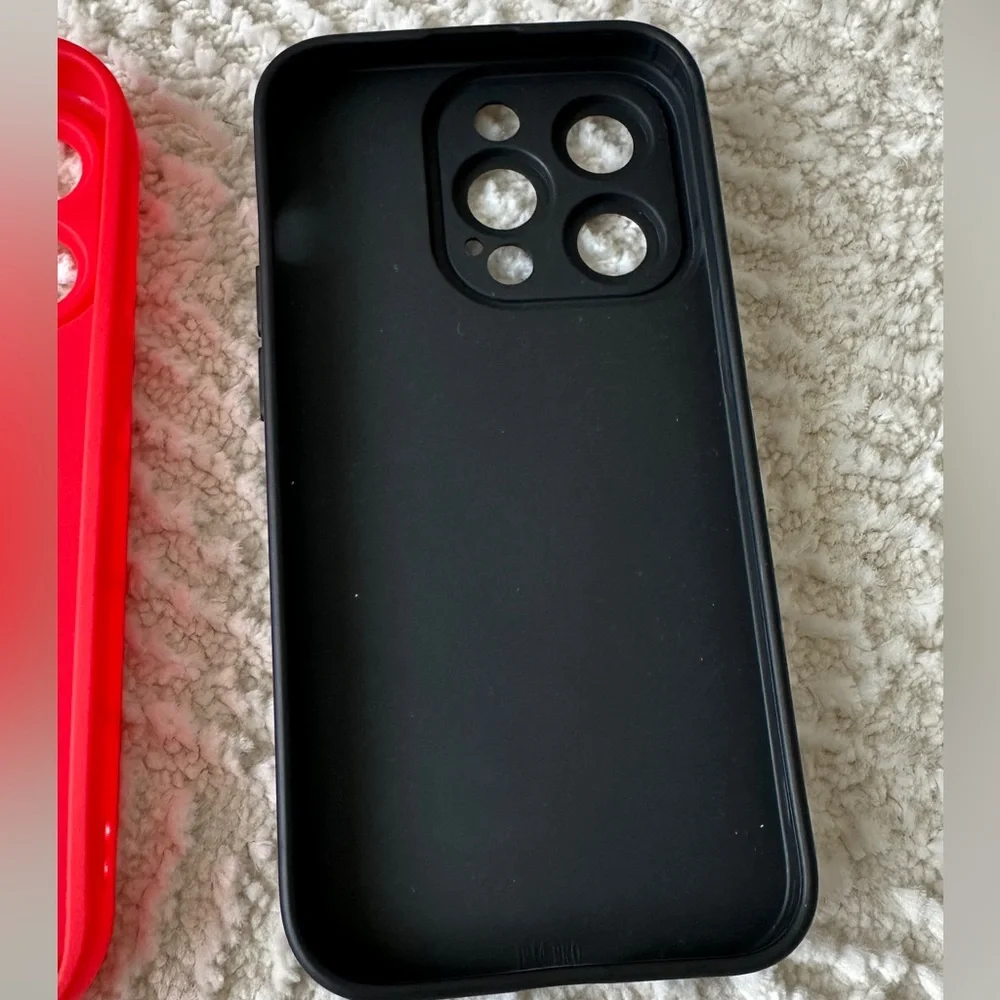 iPhone 14 Pro silicone phone covers (2)